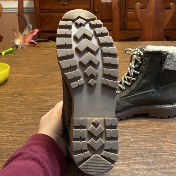 Like NEW! Suede Ankle Boots, Size 7, Army Green. - Picture 5 of 6